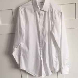 Calvin Klein • Button Down